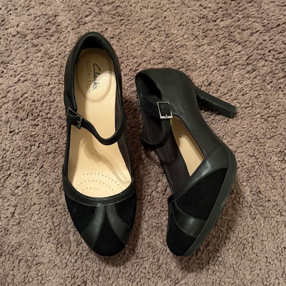 Clarks Women's two tone Black Heels 8.5M EUC
Used Once for a few hours Vintage - Picture 5 of 14